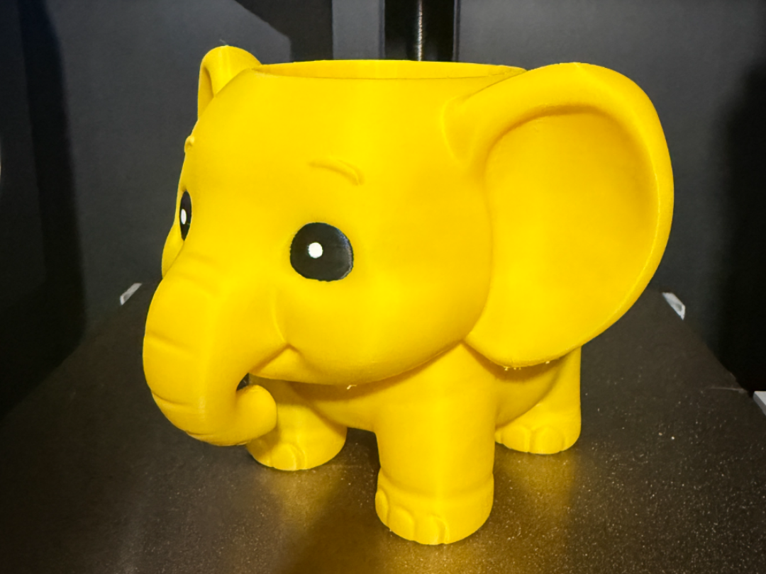 Cute Elephant Planter w/ drain hole