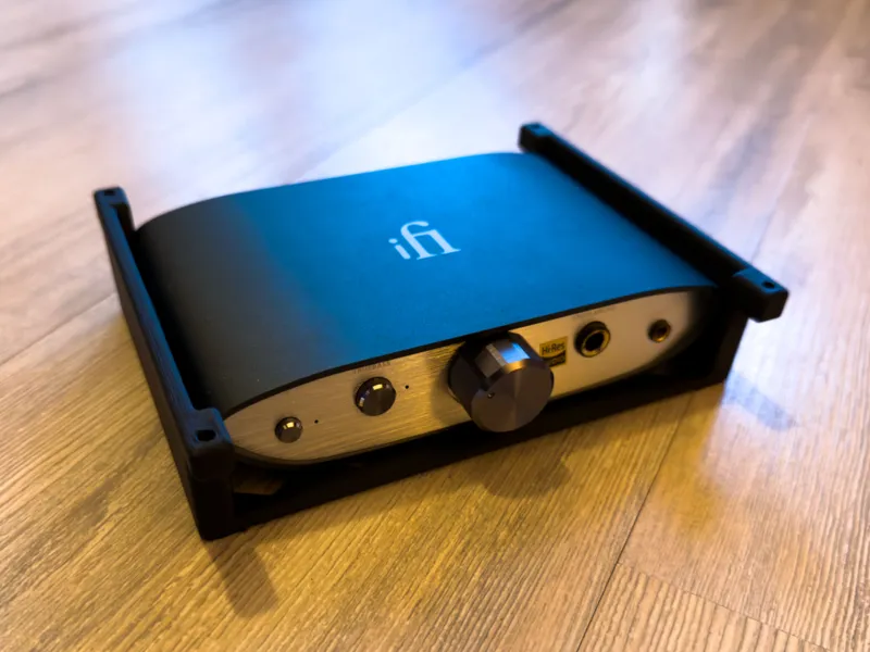iFi Zen DAC V2 / V3 and iFi Uno mount