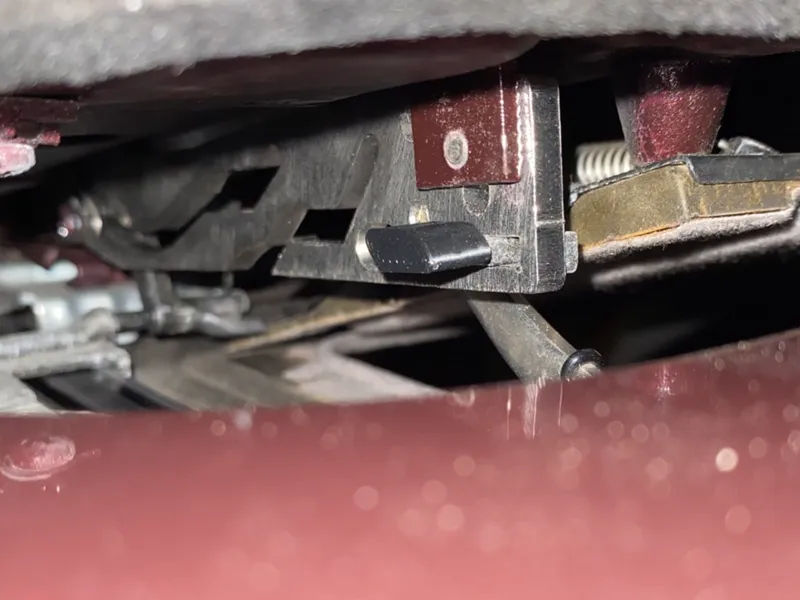Audi 80 Schiebedach Gleitschuh Nummer: 443 877 729