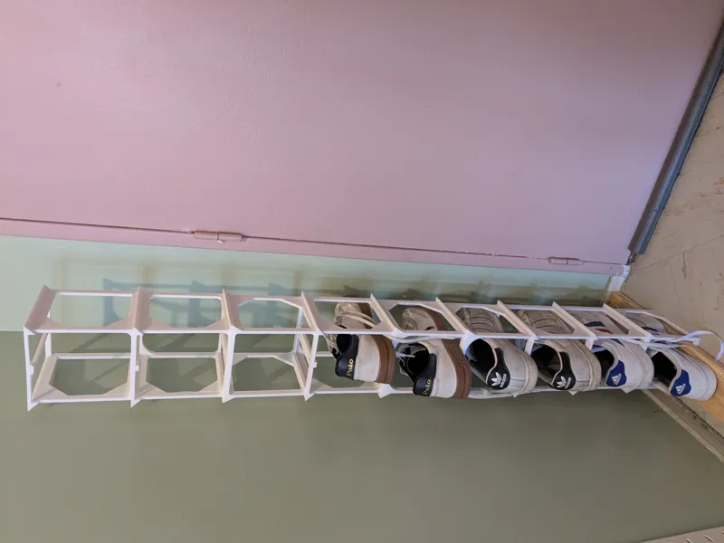 Compact thin vertical shoe holder