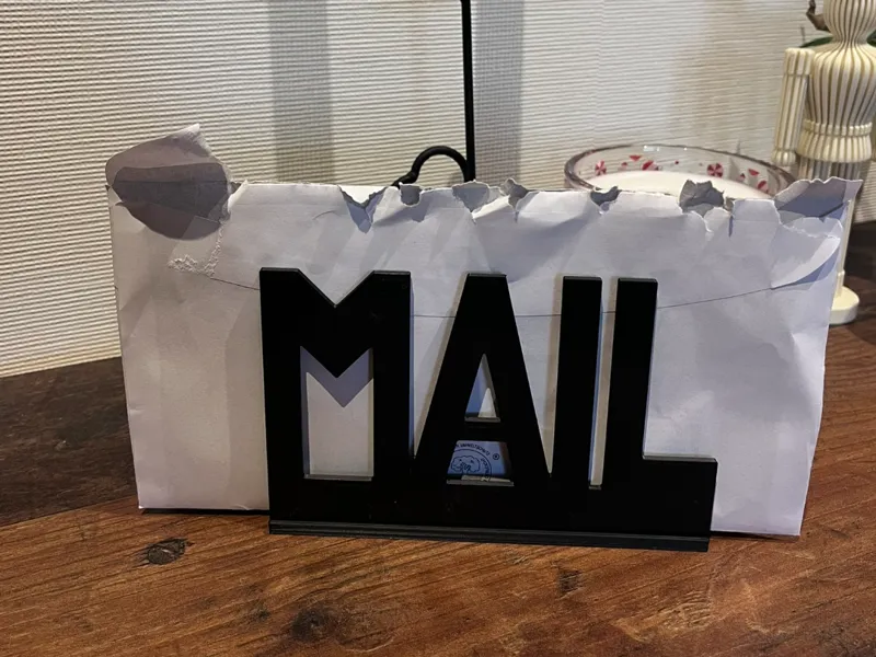 MAIL – Minimalistische Briefablage