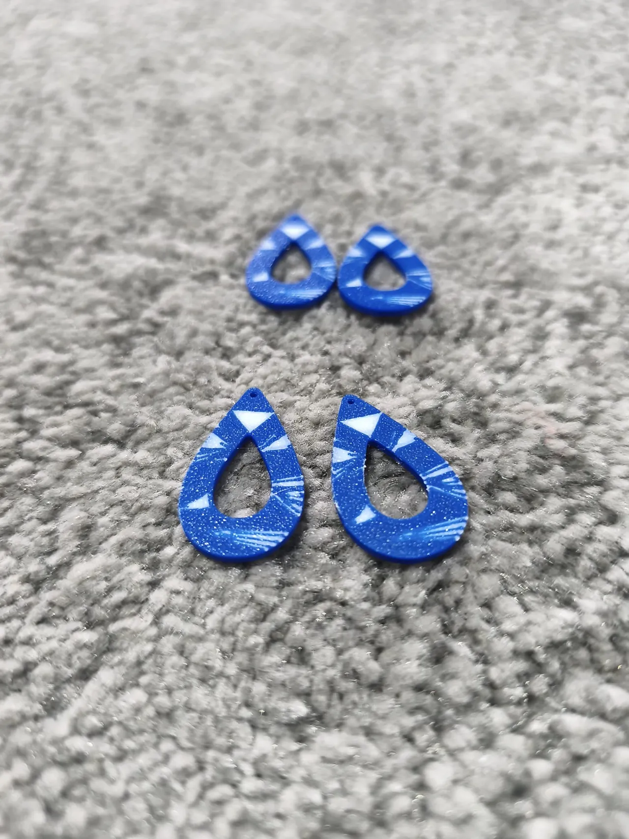 Brinco pingente Gota vazada view 2