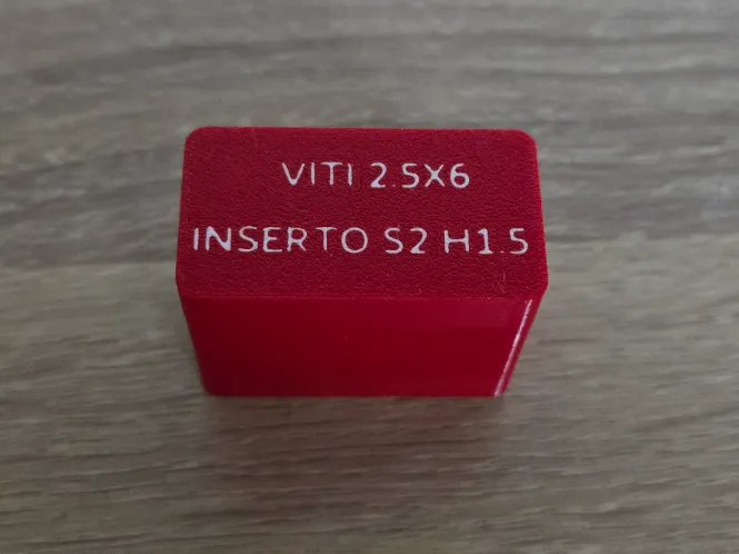 cyberbrick contenitore viti