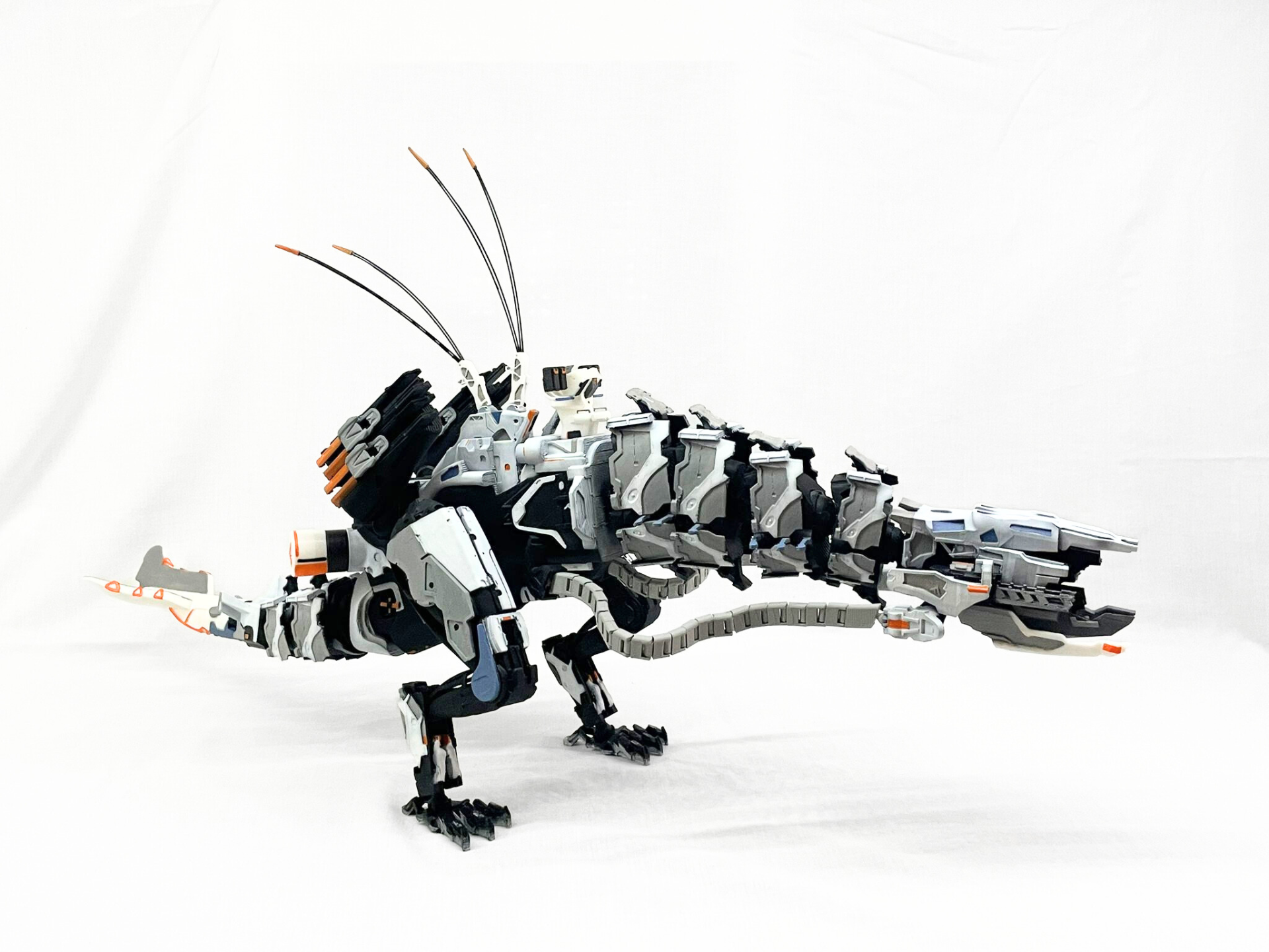 Thunderjaw Posable 75cm  