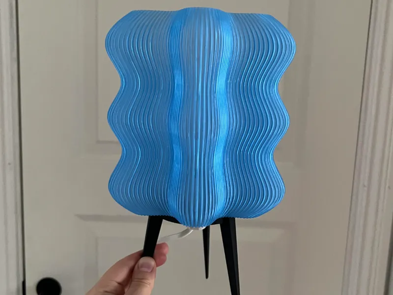 Vågig lampa med E14 sockel