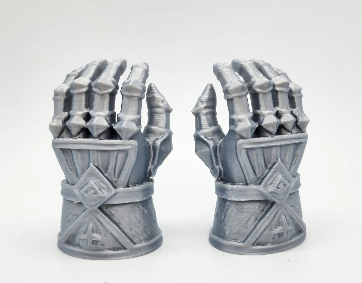 Gantelets en fer miniatures