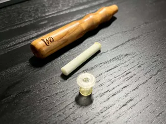 Plug for LIO flavoured air device