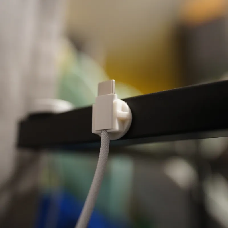 Magnetischer USB-C Kabelhalter iPhone
