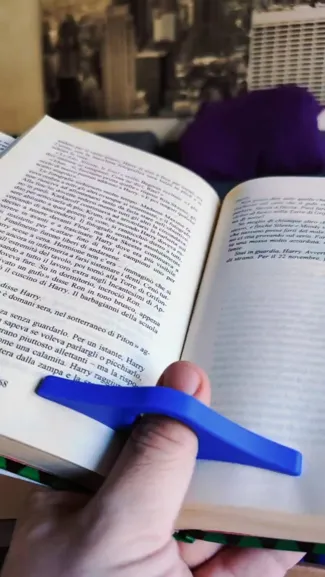 Thumb book holder
