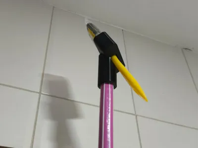 Brush holder at 30 degrees, perfect for corners.