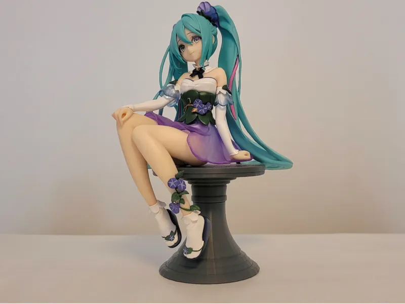 Elegant Stand for Figurine (No Support)