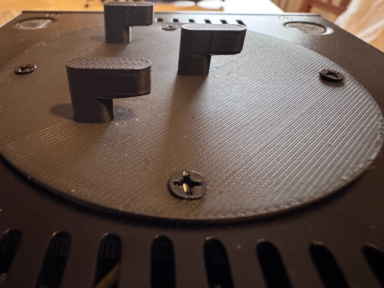 Skadis mount for TopTon firewall 