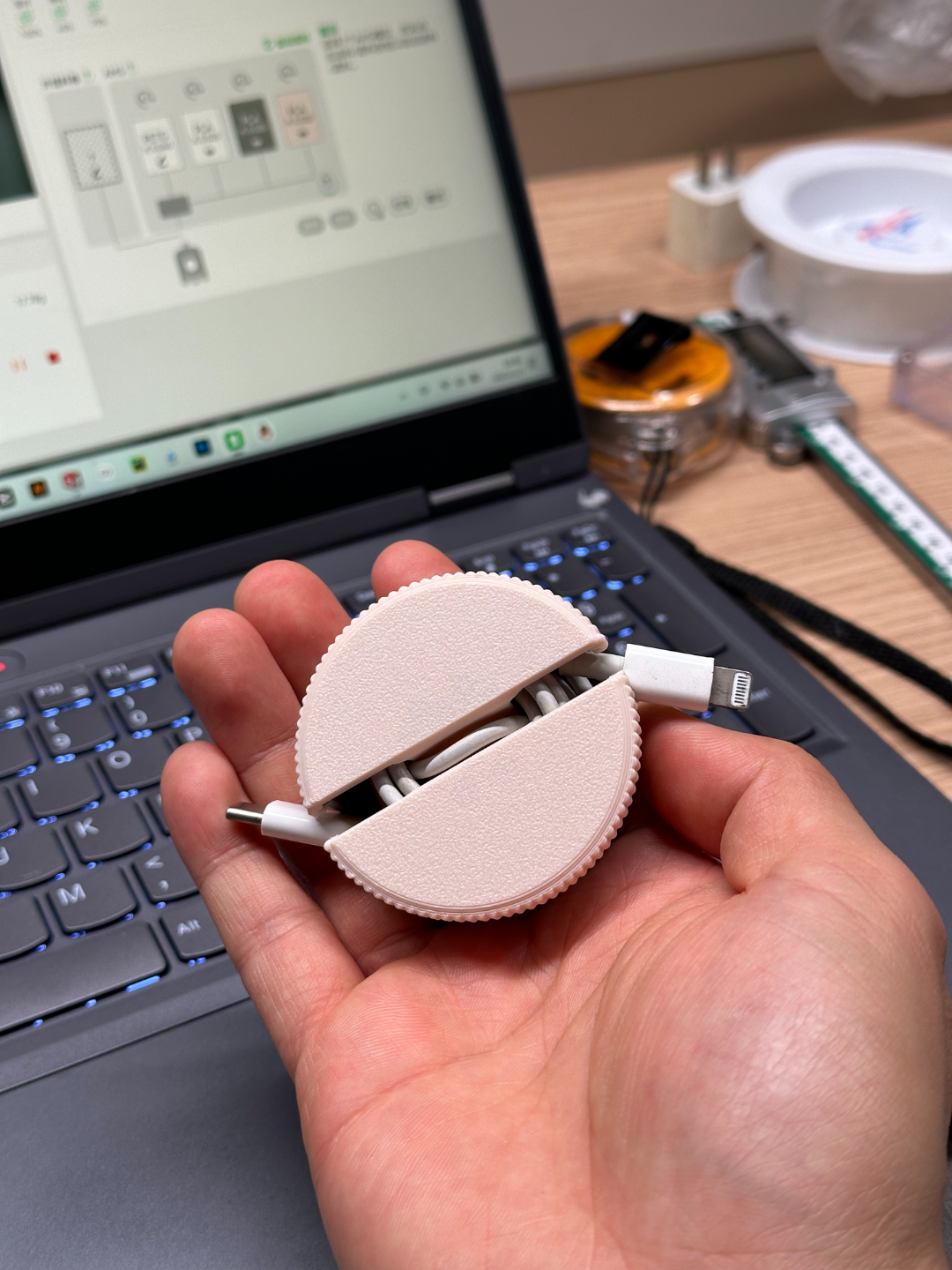 Miniatura 2 do modelo 3D 一键快装！数据线、电源线收纳盒，仅30g，1h。 实用至上