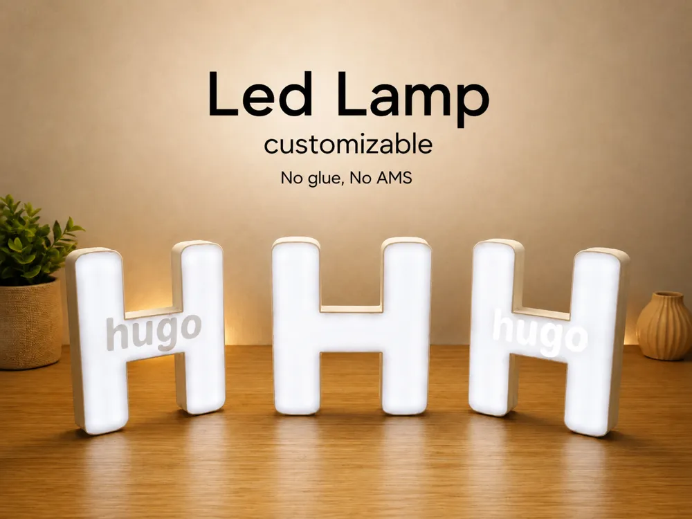 Accesorio de iluminación decorativa: Letter Lamp — Customizable LED Initial Light. Referencia del modelo original.