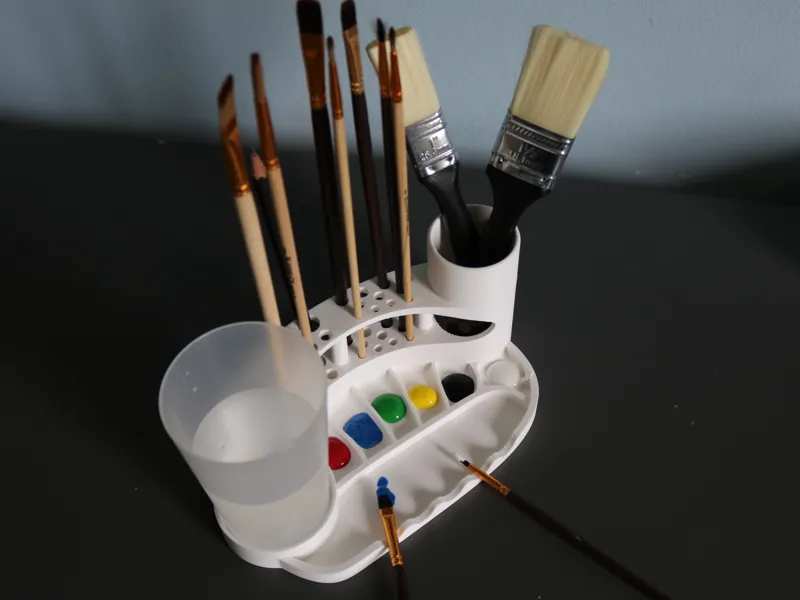 Palette peinture avec porte pinceaux