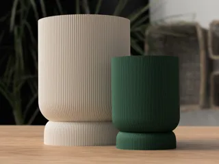 Planter with twist/lock drip tray