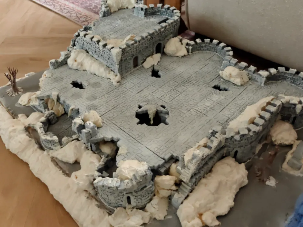 Adorno temático: Icespire Hold - Dragon of Icespire Peak - DnD. Referencia del modelo original.