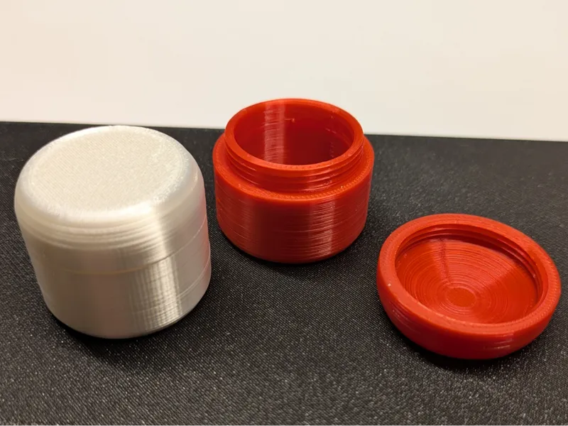 Small travel container