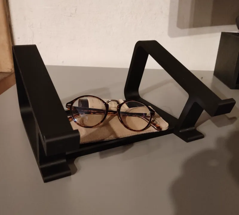 Laptop Stand with little storage