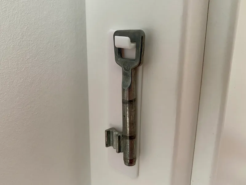 Simple Key hook for room doors