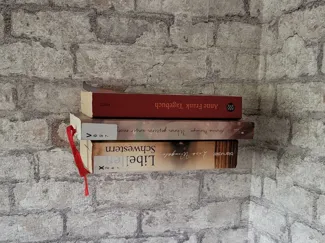 Unsichtbares Bücherregal