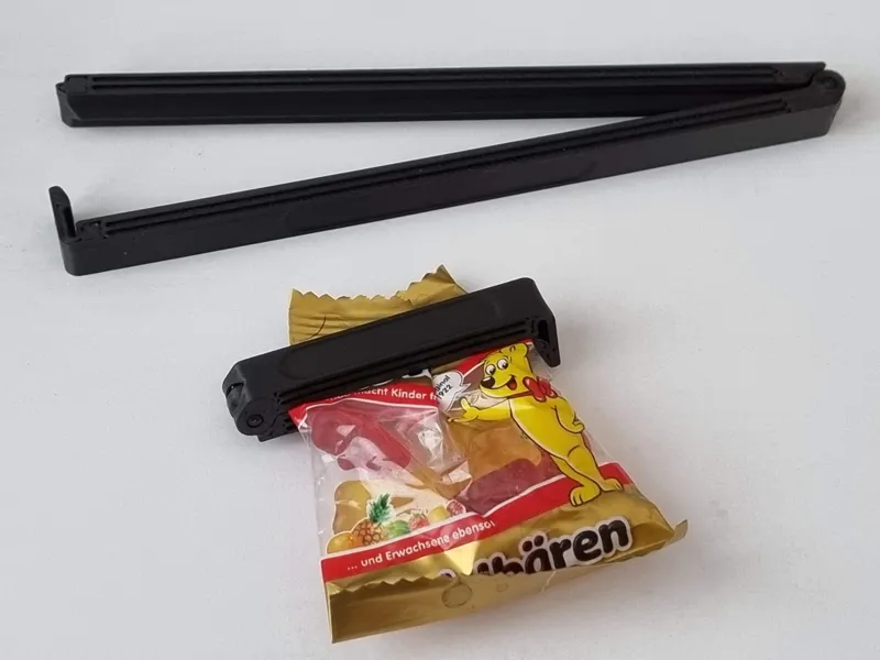 Print in place bag clip pretension