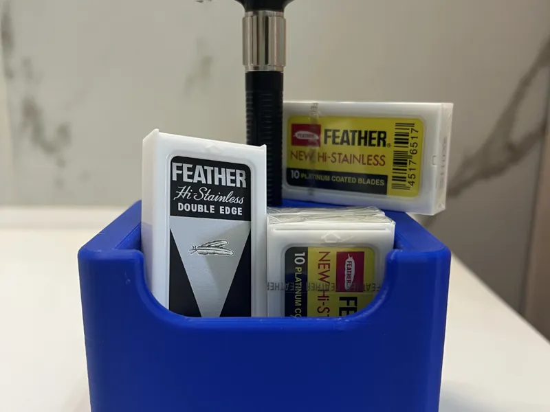 Porta rasoio di sicurezza con alloggio porta lame