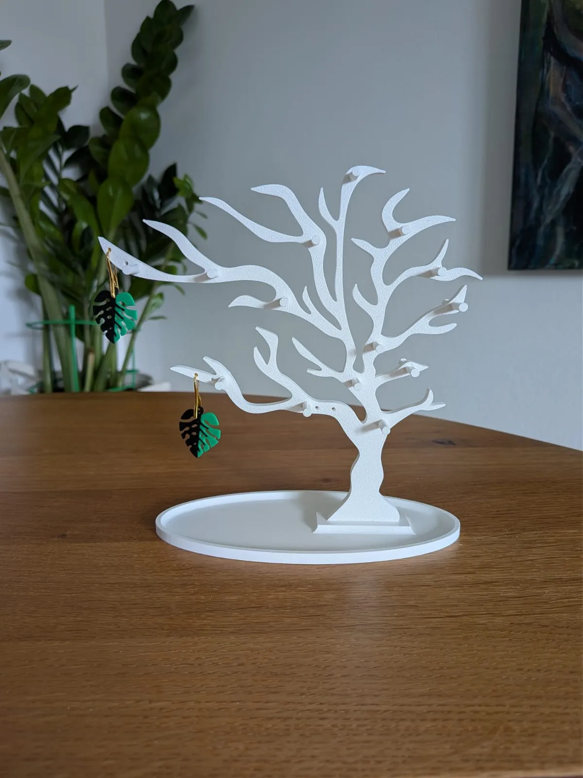 Decorative stand for earrings jewelry trinkets. view 2