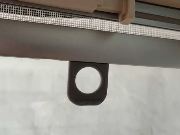 Caravan window fly screen handle