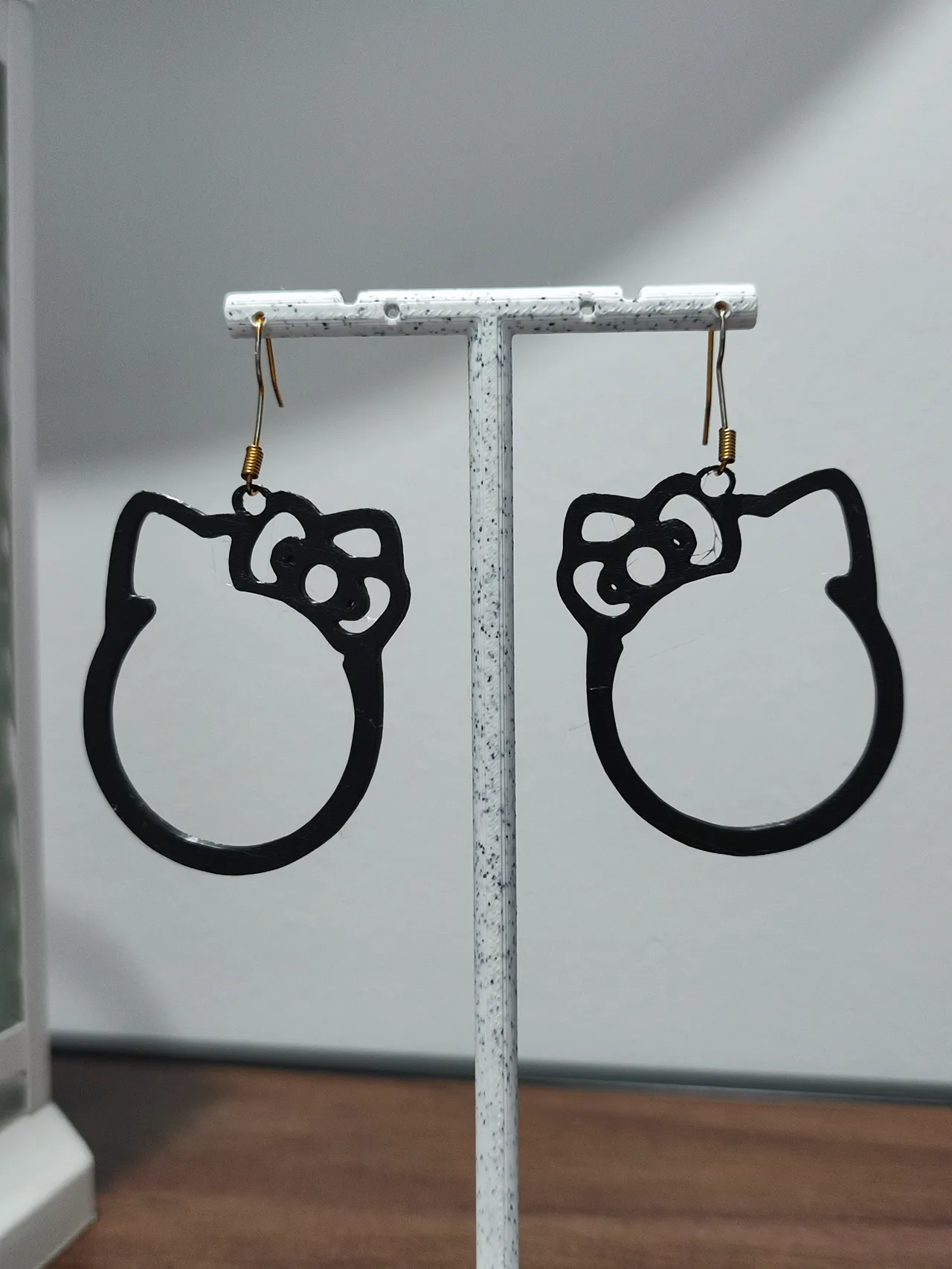 Aretes Miss Bigotes Incógnito view 3