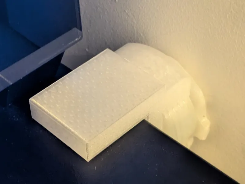 Anti wobble desk clamp
