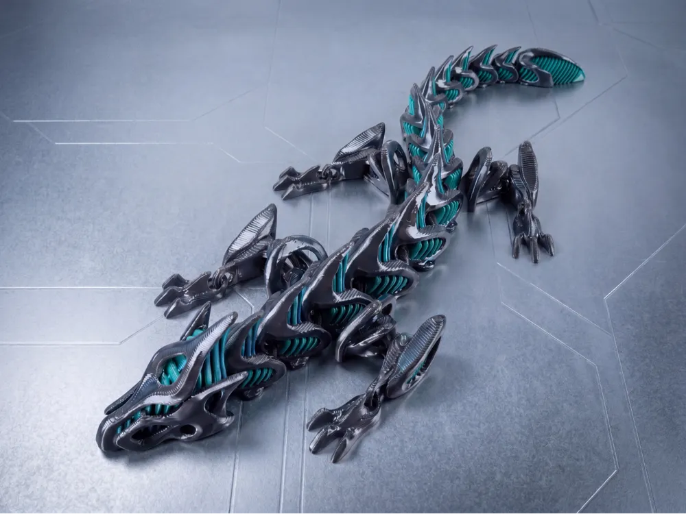 Adorno temático: Articulated Futuristic Dragon. Referencia del modelo original.