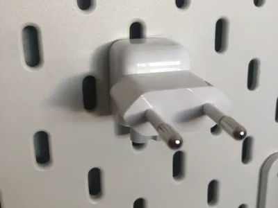Skadis Macbook Plug Holder