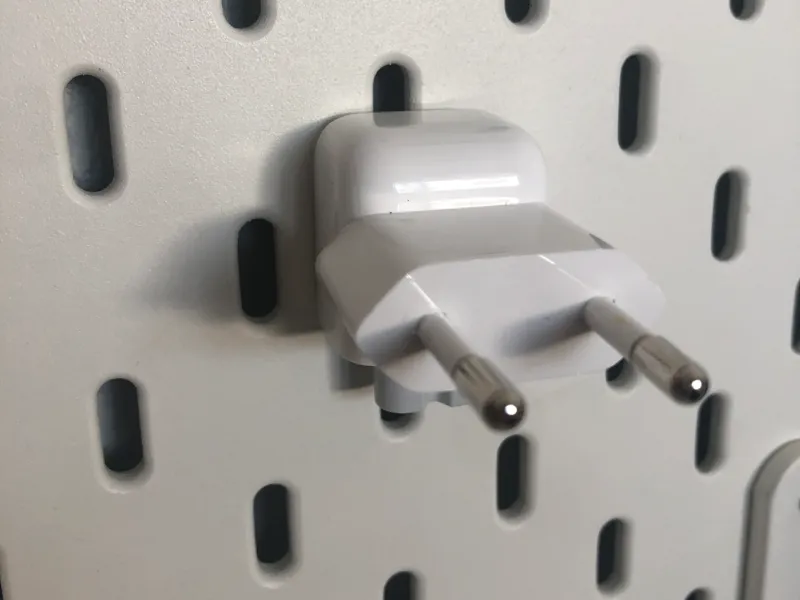 Skadis Macbook Plug Holder