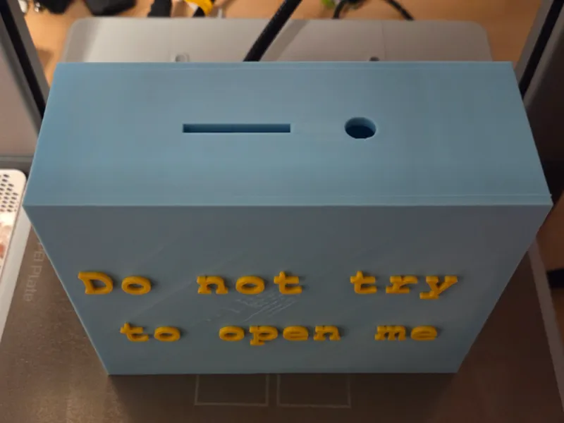 Non-openable piggy bank