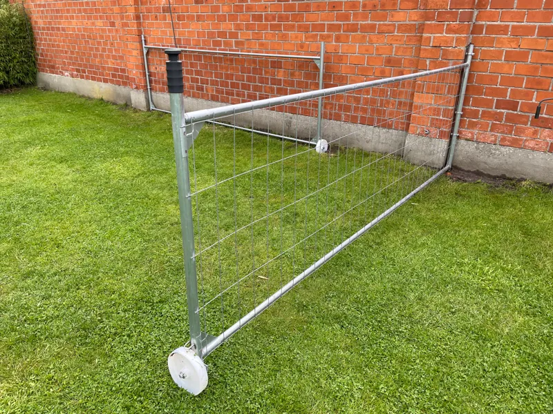 Construction site fencing gate conversion kit
