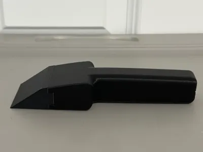 Plate scraper with replaceable Blades