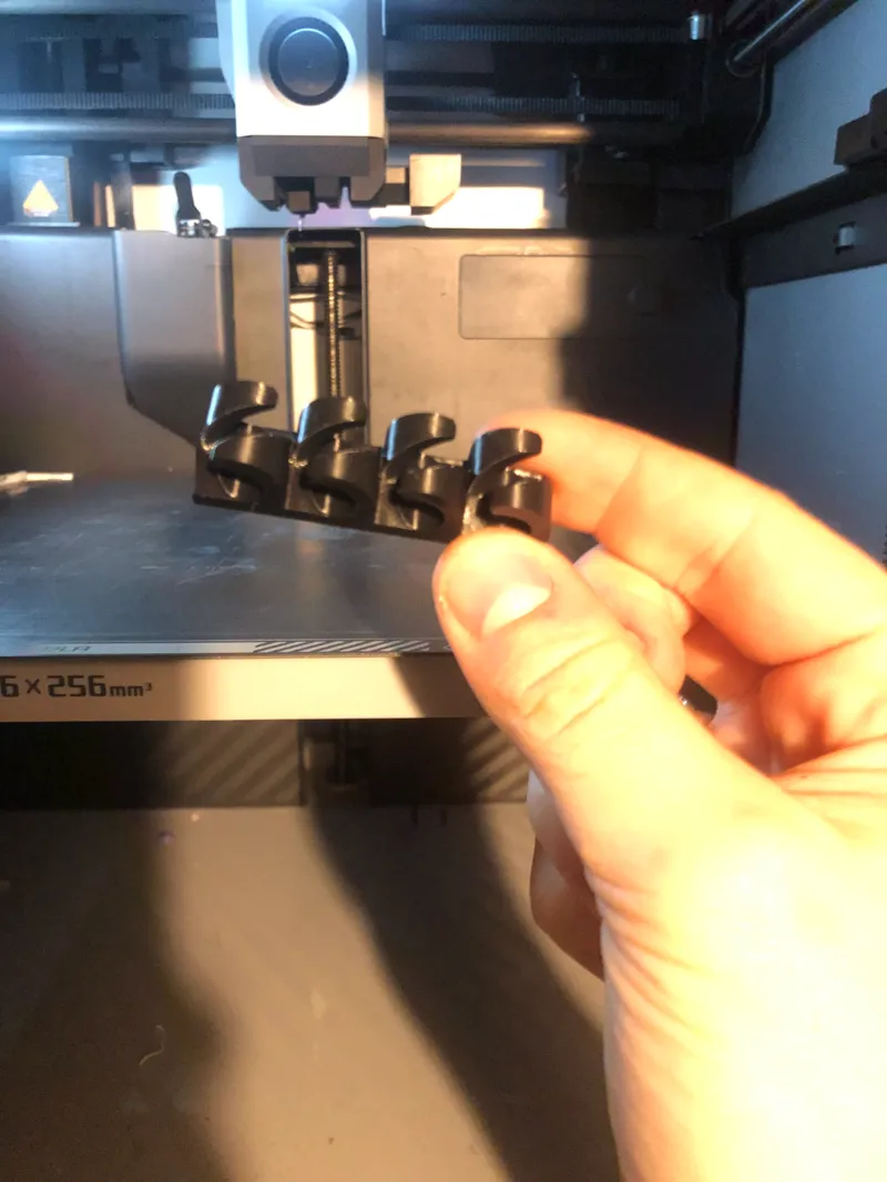 Basic Cable Holder