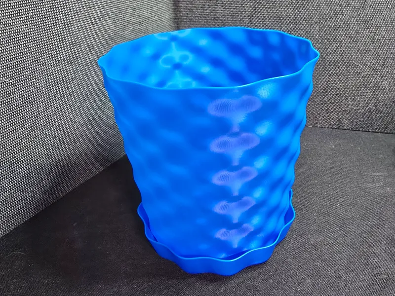 Vase mode planter pots w/ drainage (9x9cm approx)