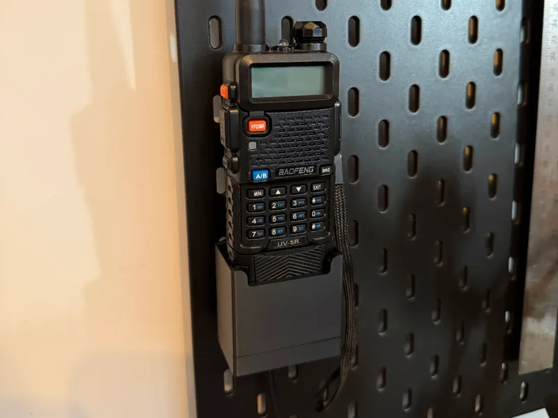 Baofeng UV-5R IKEA SKADIS Mount Integrated Charger