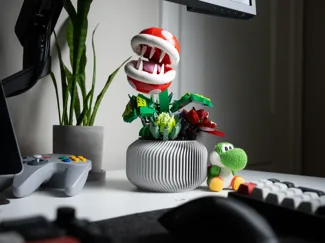 Piranha Planter with Succulents (Brick Sets)