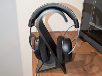 Simplistic Headphone Stand