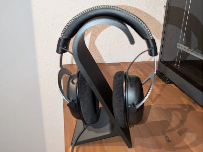 Simplistic Headphone Stand