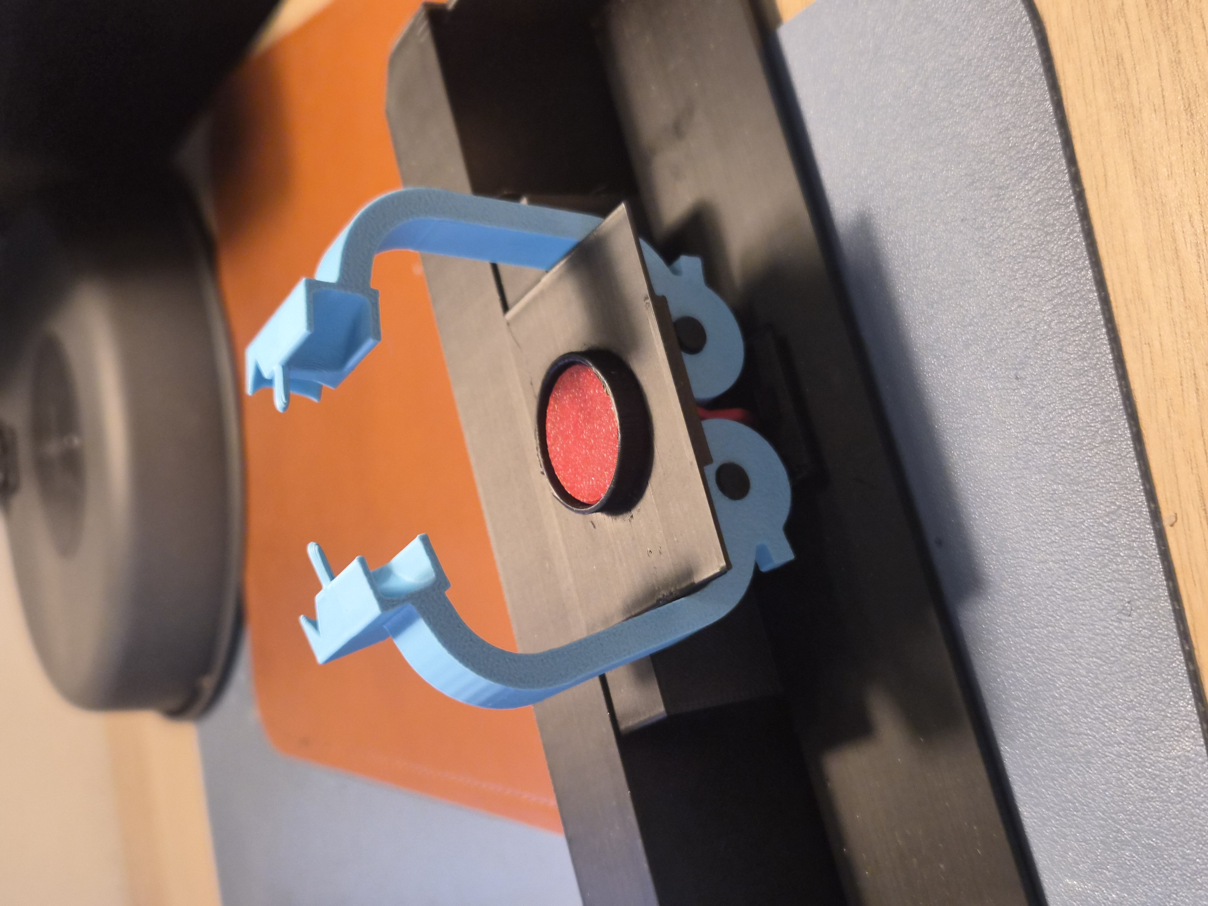 Miniatura 2 do modelo 3D Big Red Button Prank Box