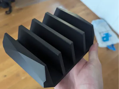 Vertical laptop stand for 4 laptops