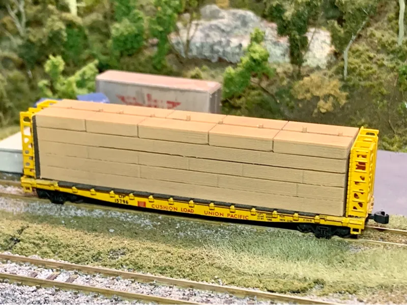 Athearn N-scale 53' GSC Flat Car Lumber Load