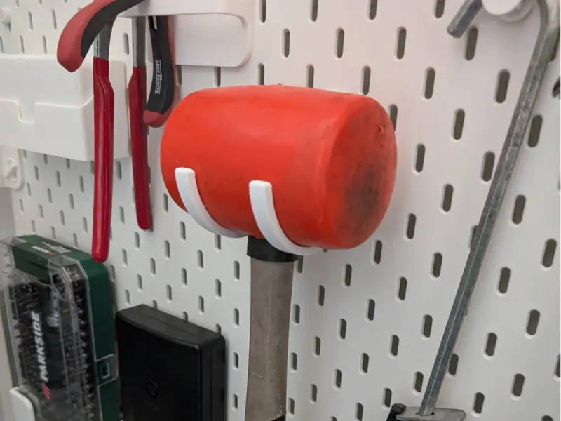 Rubber mallet holder for Skadis, double t-clip