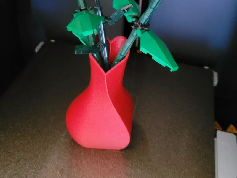 spiral heart vase (fuzzy skin)