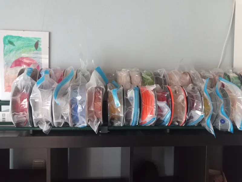 Spool rack for tubes from greenhouse