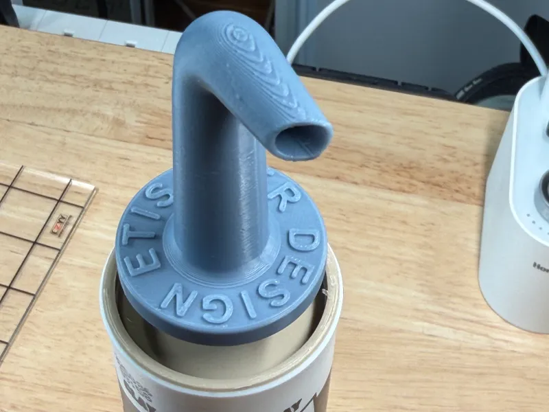 Caulking tip with curved right angle, 90 deg 